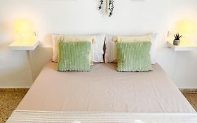 Bright And Cozy Flat By The Beach